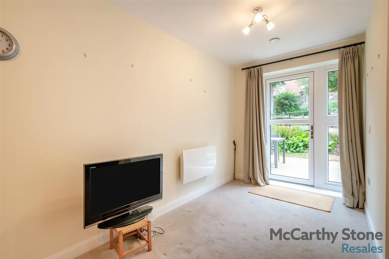 Berneslai Close, Barnsley, S70, photo 2