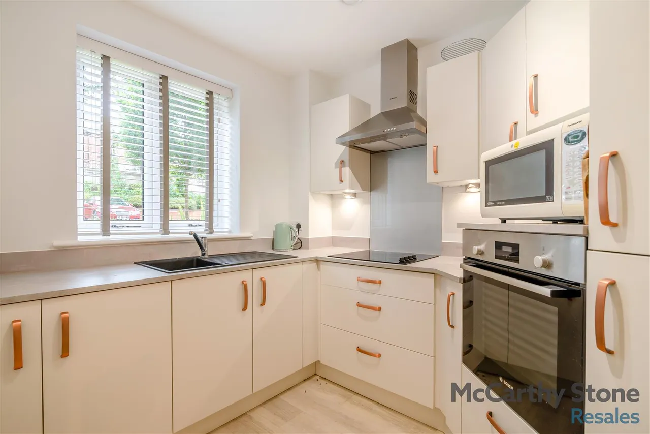 Berneslai Close, Barnsley, S70, photo 9