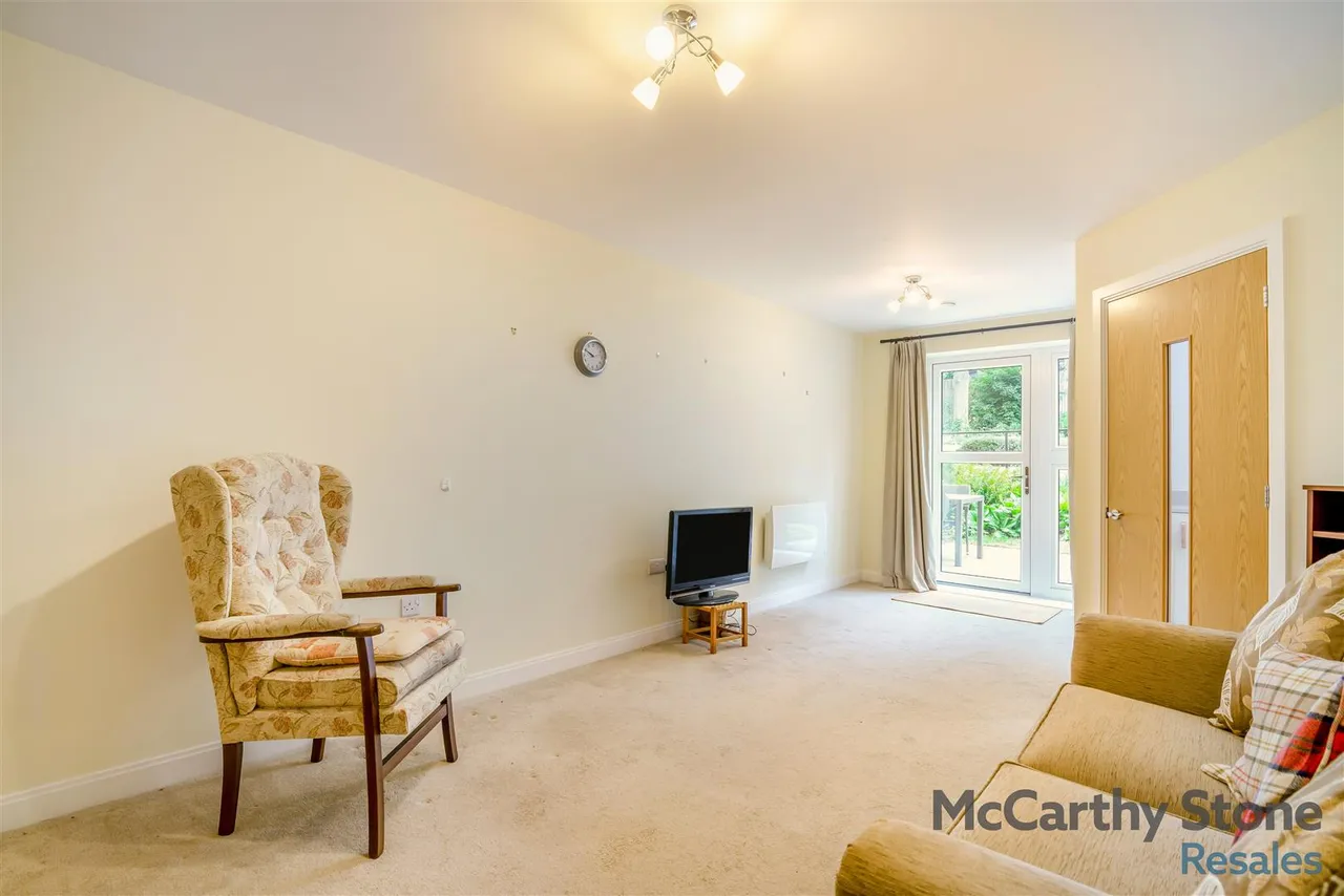 Berneslai Close, Barnsley, S70, photo 6