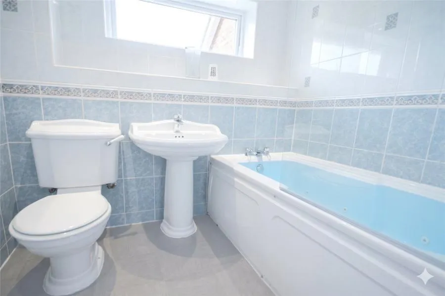 Buckingham Way, Frimley, GU16, photo 9