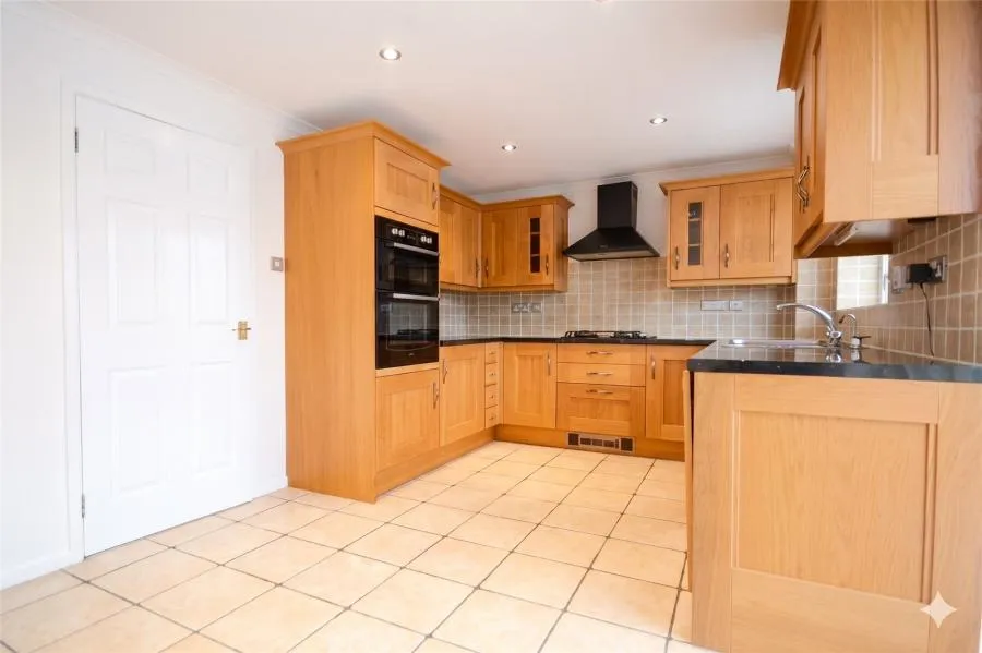 Buckingham Way, Frimley, GU16, photo 2