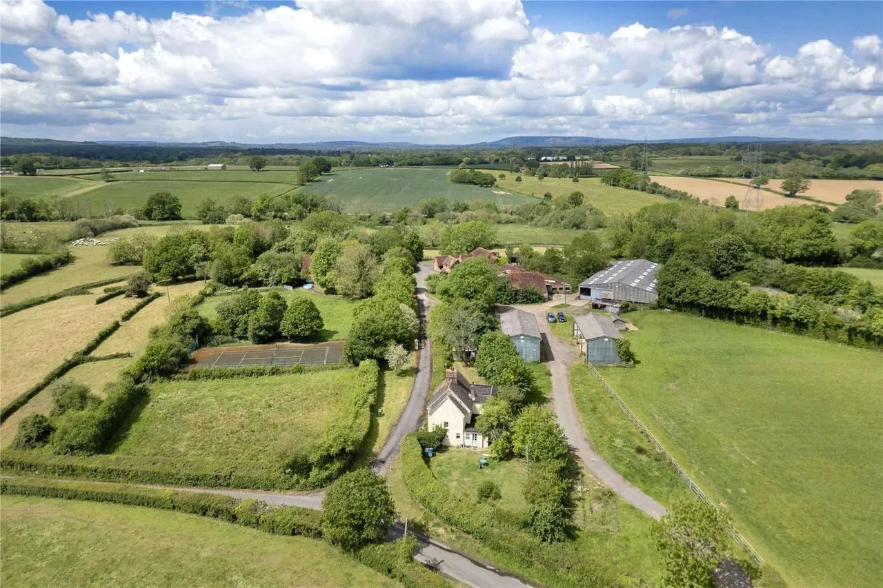 Rowner Road, Billingshurst, West Sussex, RH14 9HT, photo 4