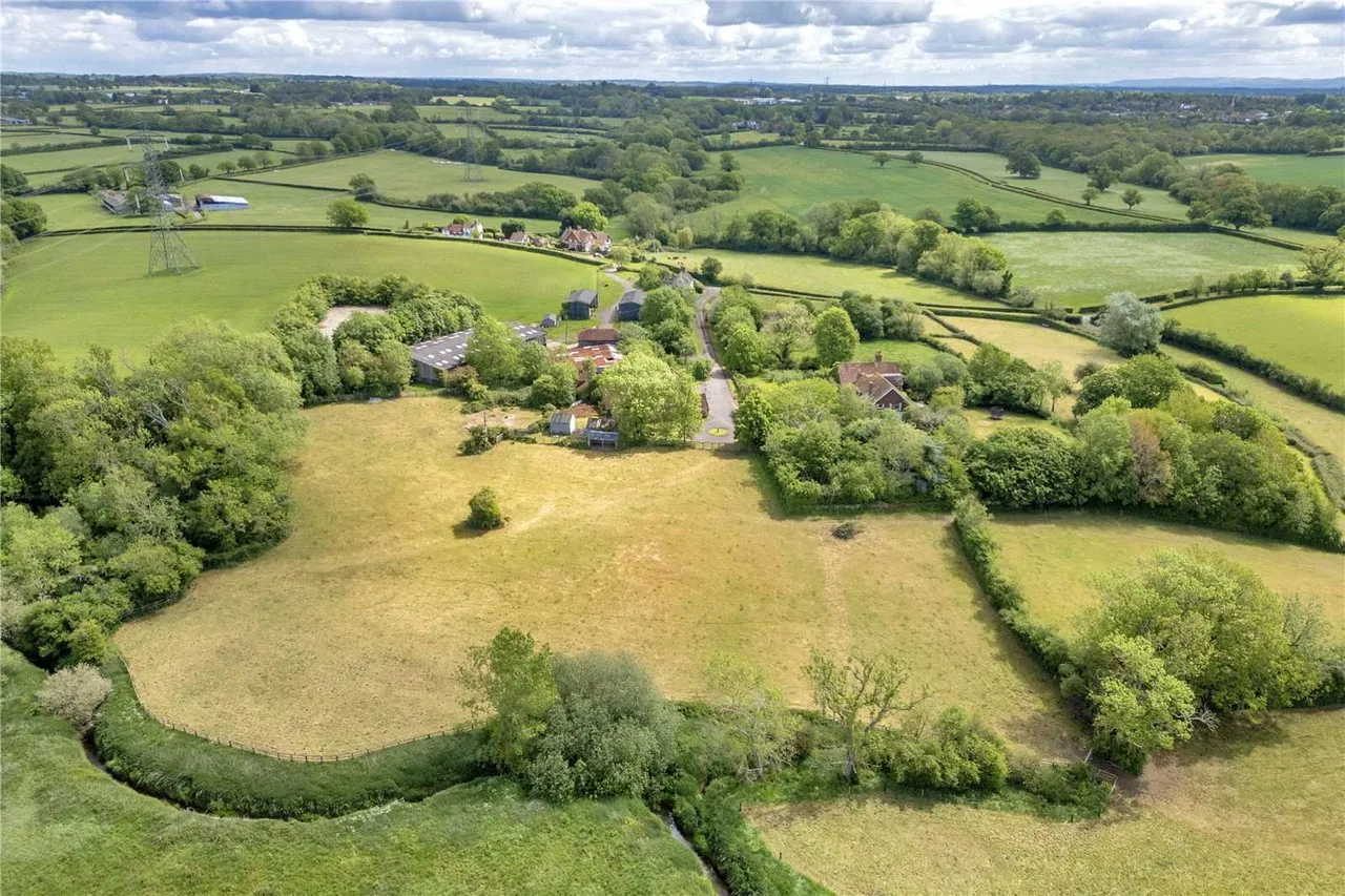 6 bed house for sale — Rowner Road, Billingshurst, West Sussex, RH14 9HT