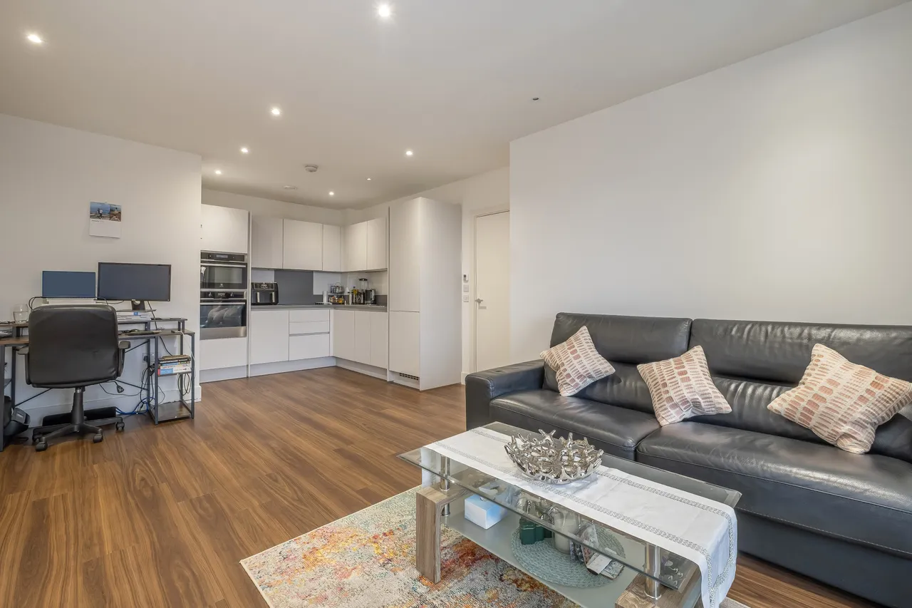 Pipit Drive, London, SW15, photo 6