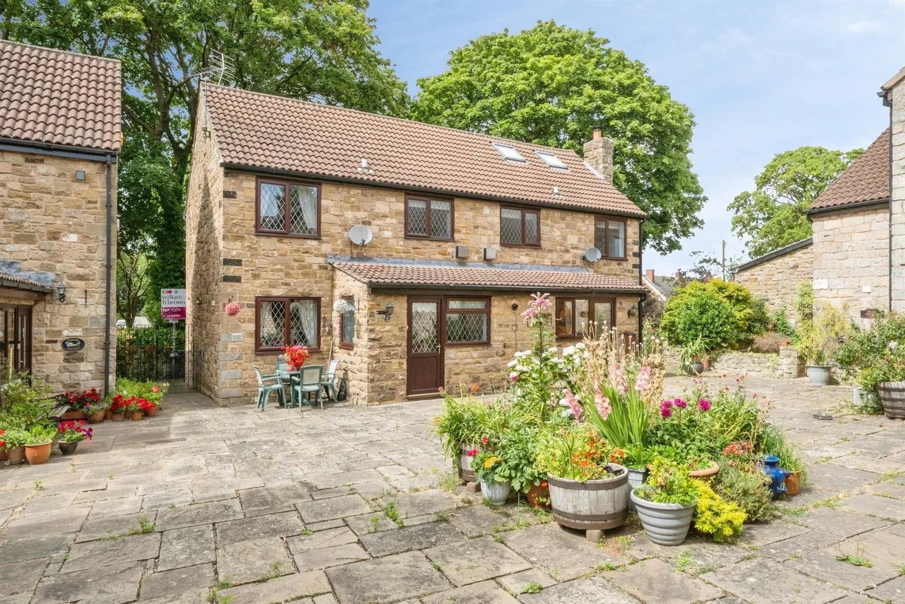 2 bed house for sale — Joan Lane, Hooton Levitt, Rotherham