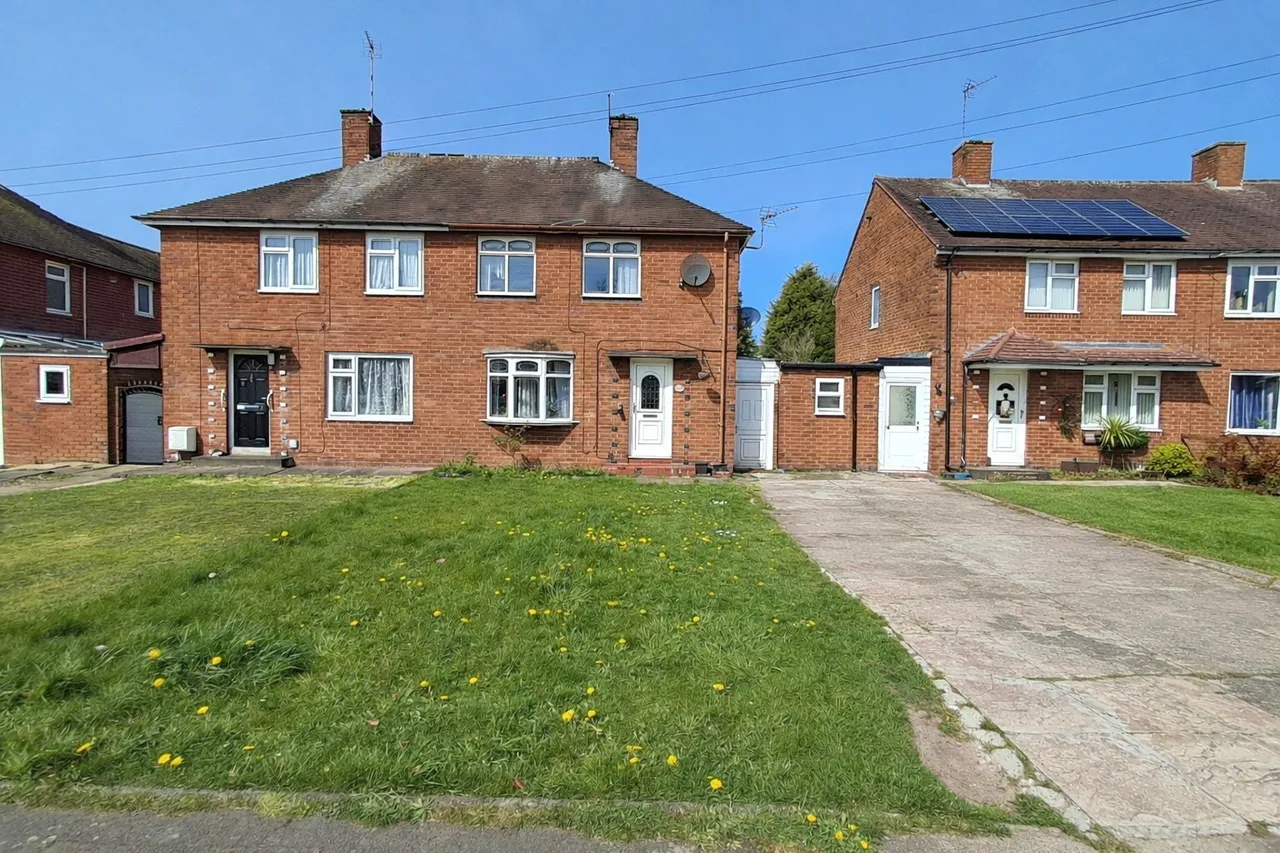 2 bed house for sale — Avon Road, Cannock, Staffordshire, WS11