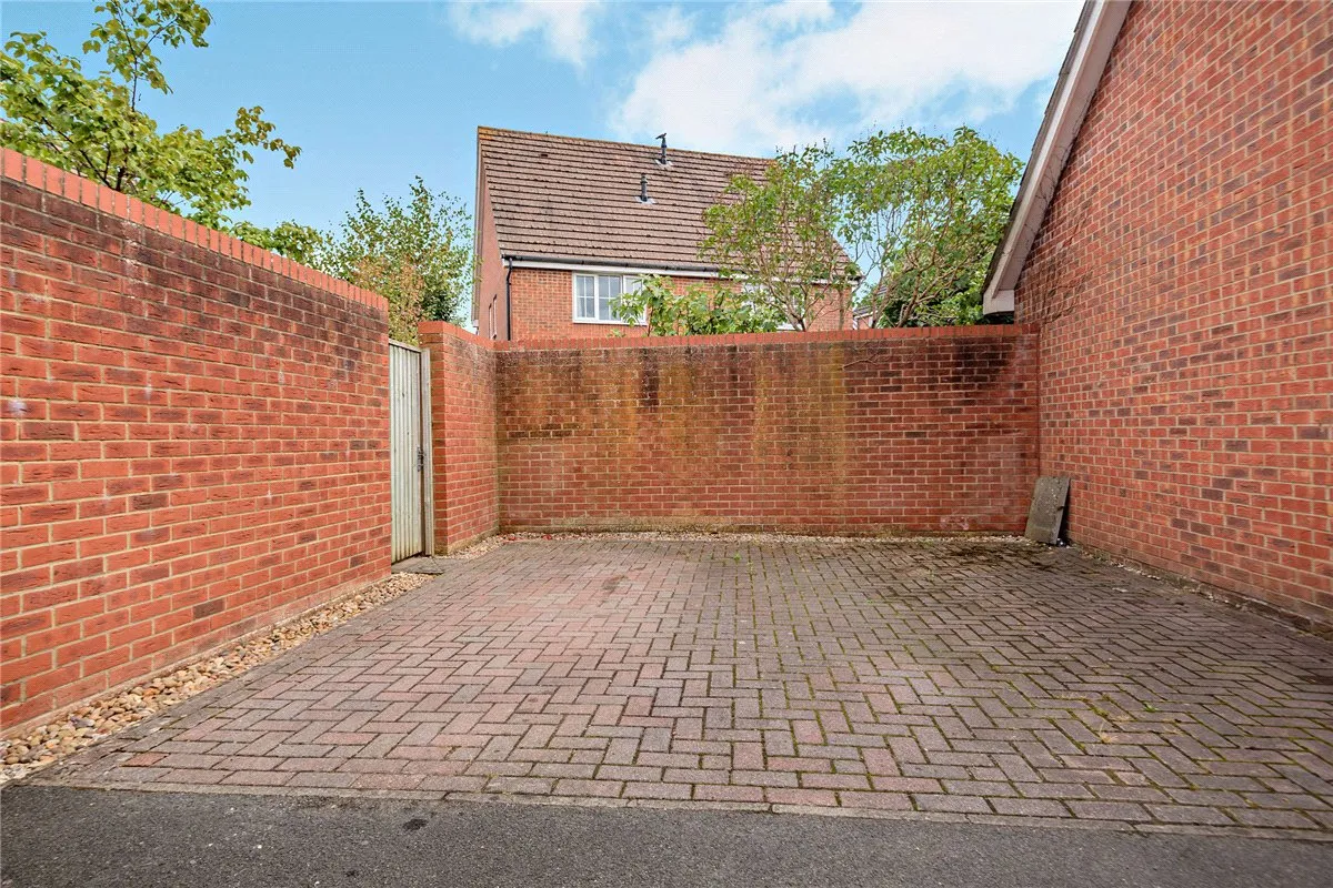 Urquhart Road, Thatcham, RG19, photo 17