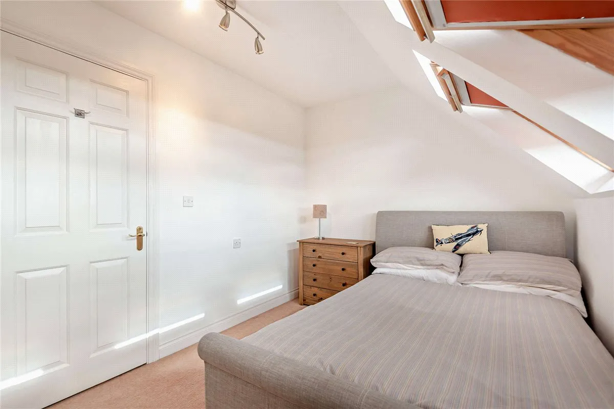 Urquhart Road, Thatcham, RG19, photo 16