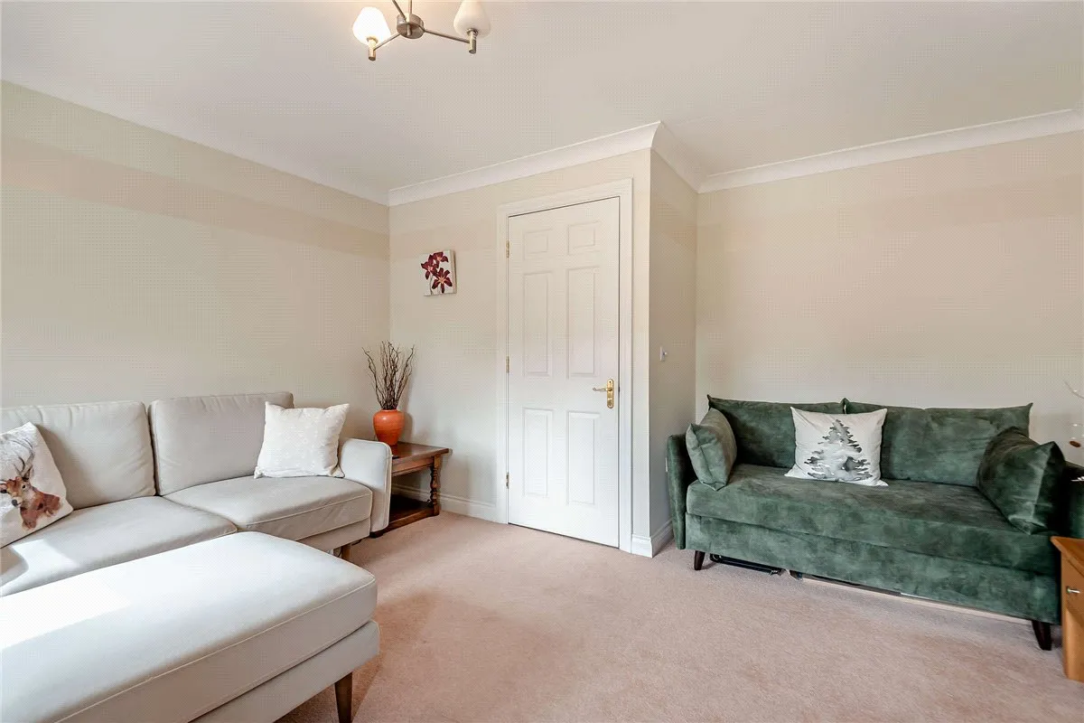 Urquhart Road, Thatcham, RG19, photo 8