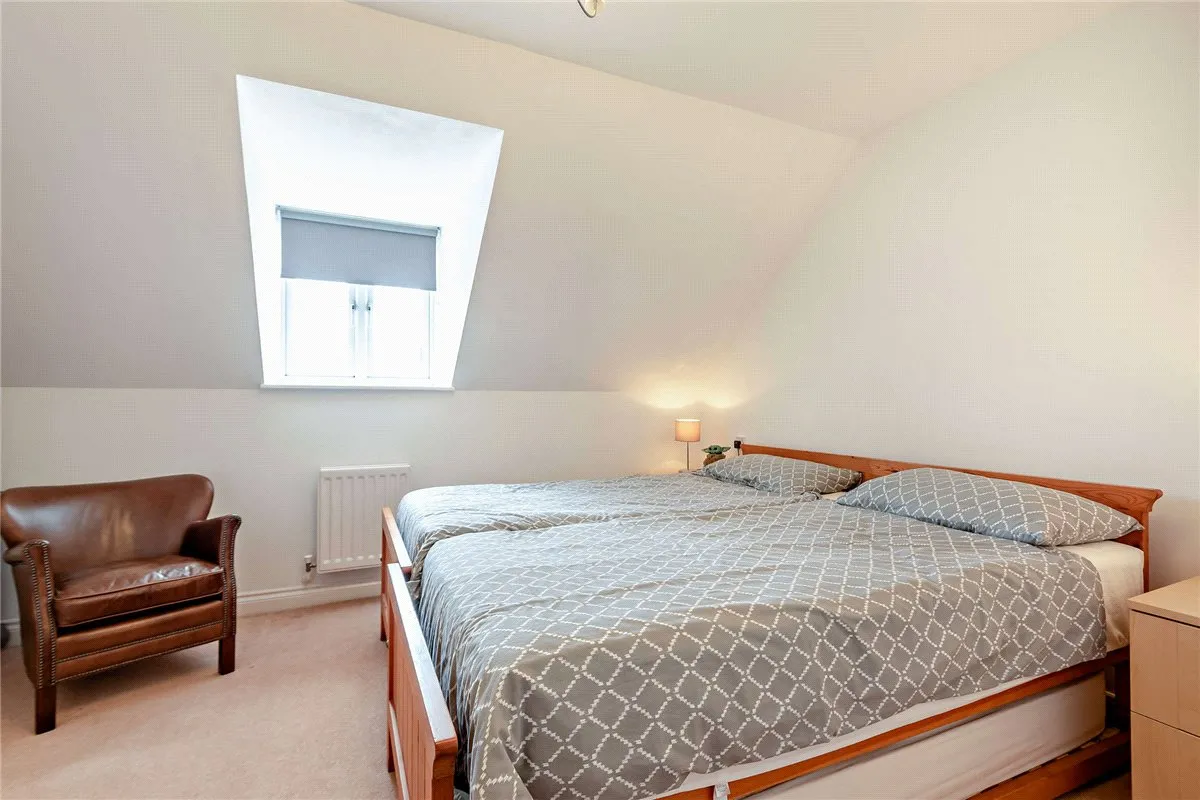 Urquhart Road, Thatcham, RG19, photo 13