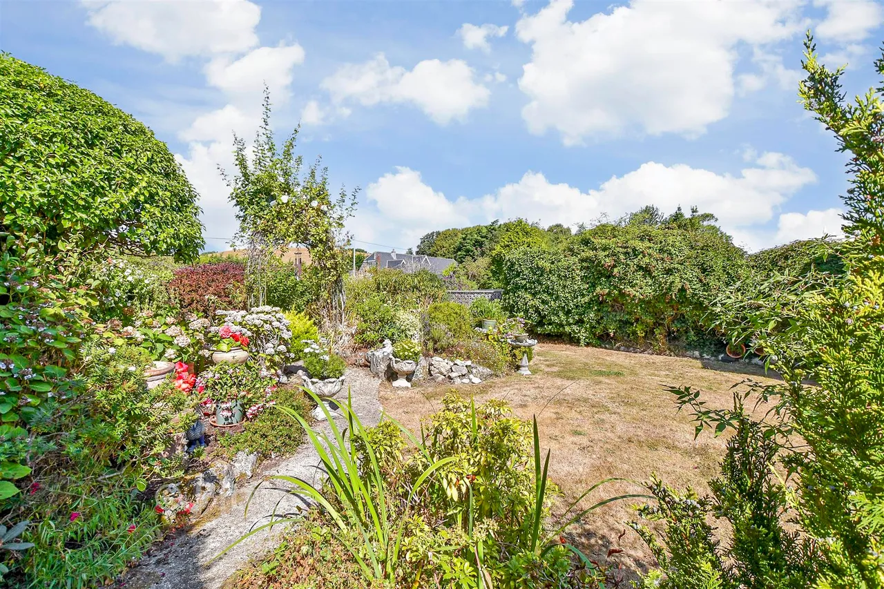 Niton Road, Rookley, PO38, photo 2