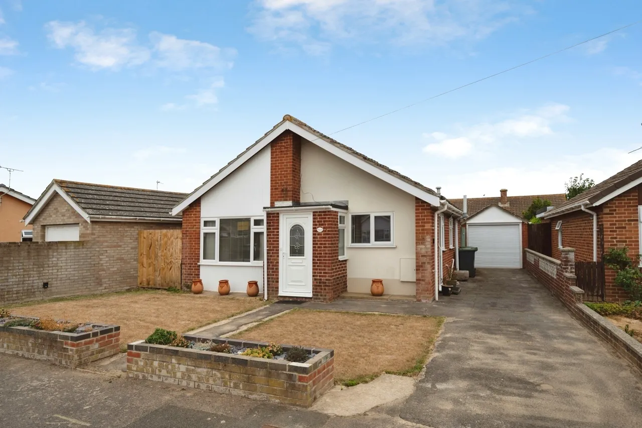 2 bed house for sale, Elwell Green, Hayling Island, PO11