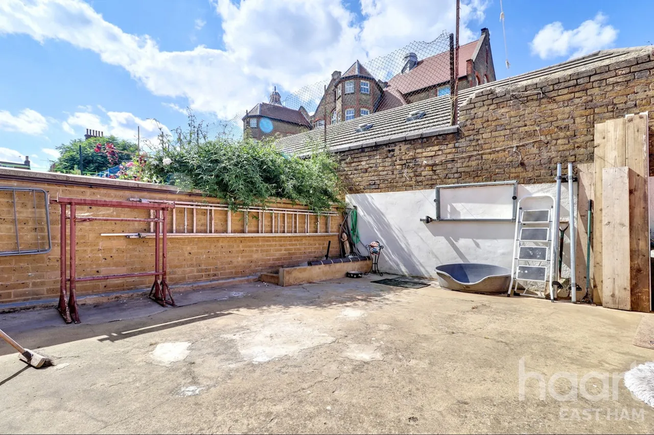 Winter Avenue, London, E6, photo 23