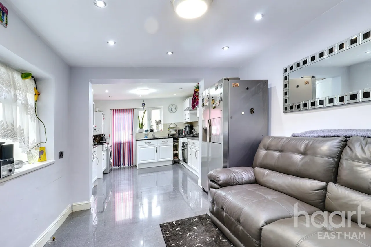 Winter Avenue, London, E6, photo 12