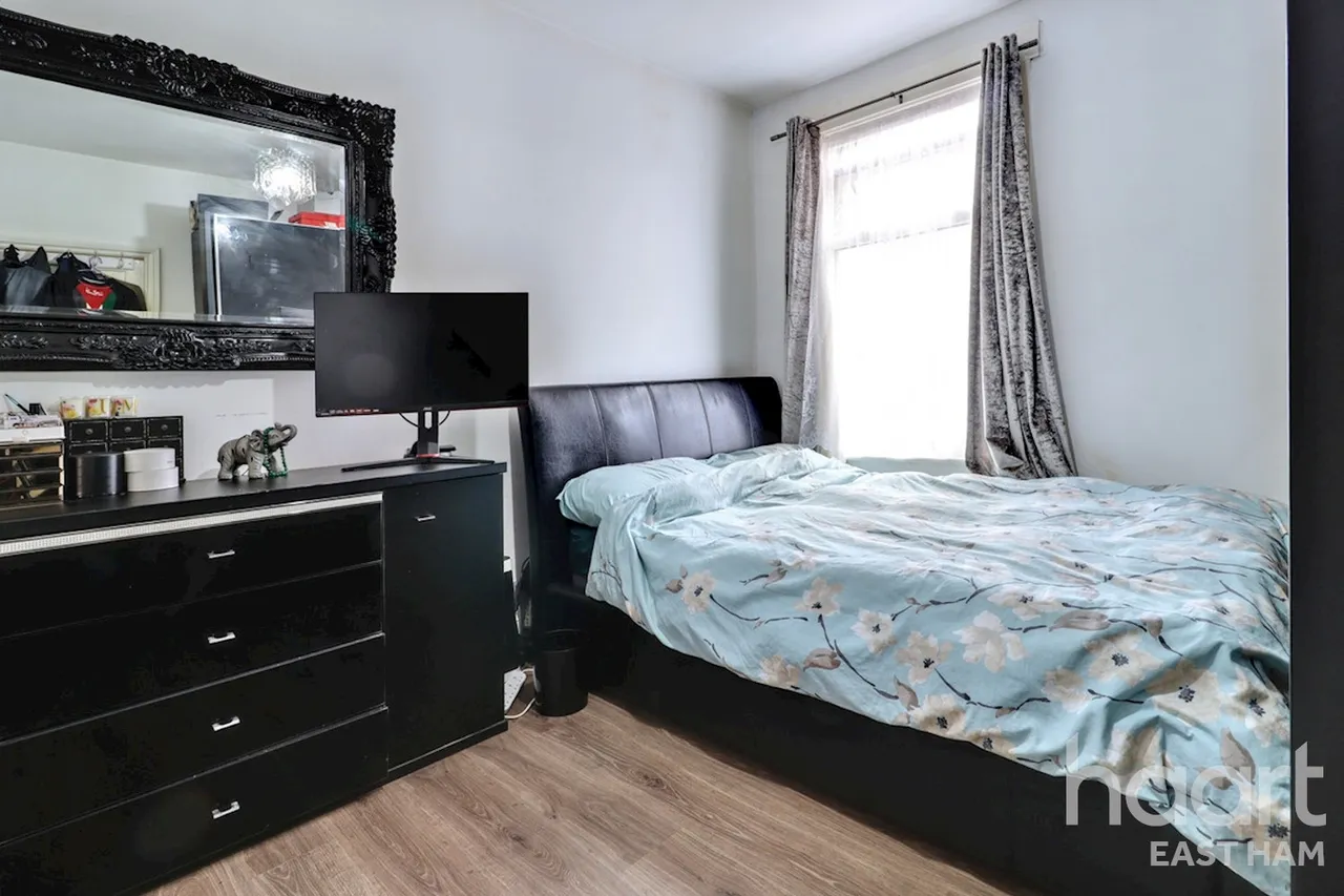 Winter Avenue, London, E6, photo 20