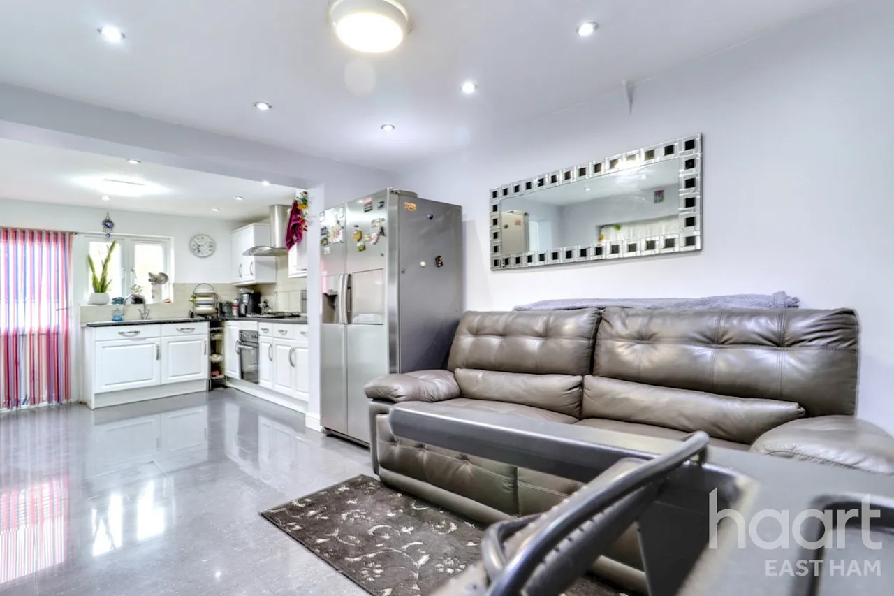 Winter Avenue, London, E6, photo 11