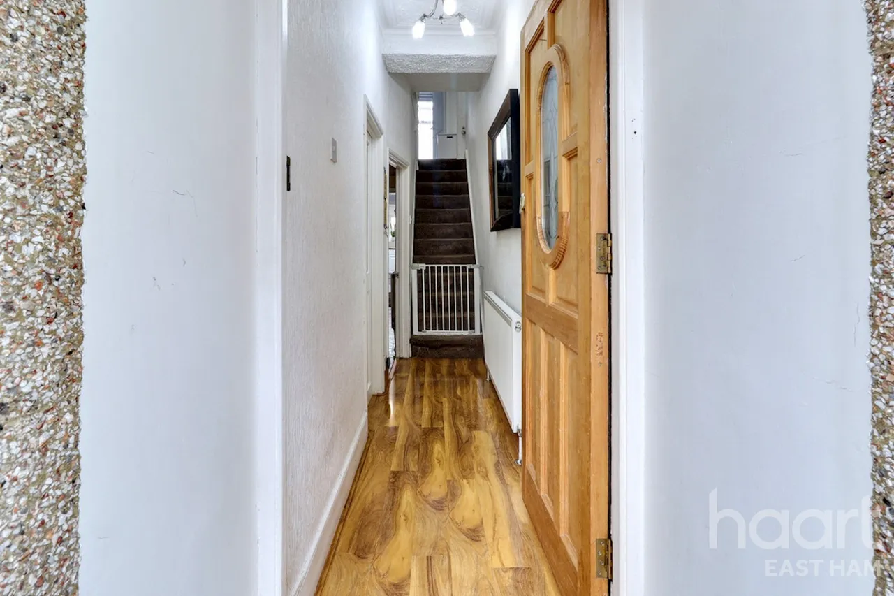 Winter Avenue, London, E6, photo 2