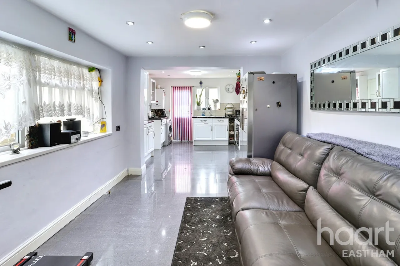 Winter Avenue, London, E6, photo 10