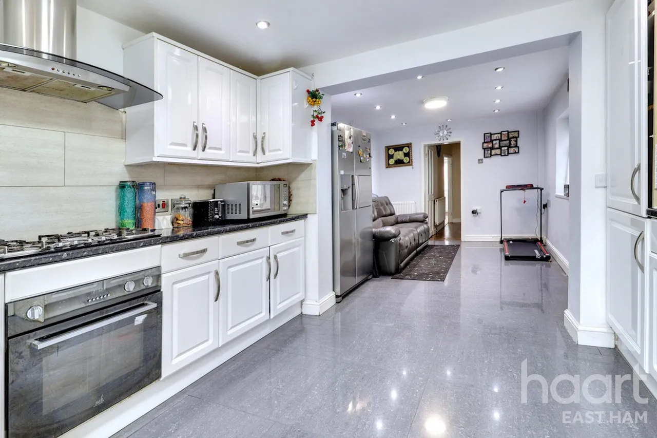 Winter Avenue, London, E6, photo 15