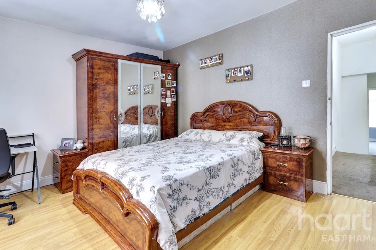Winter Avenue, London, E6, photo 18