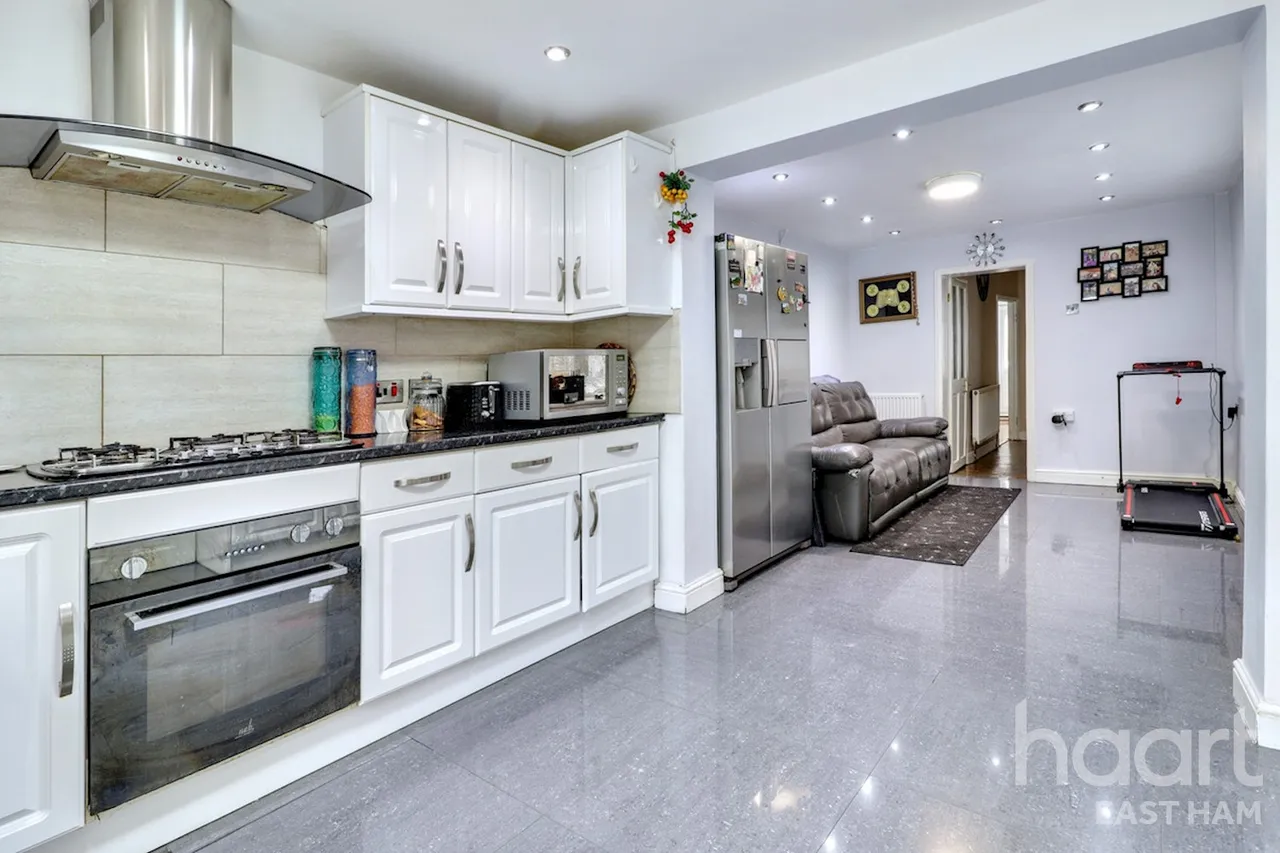 Winter Avenue, London, E6, photo 14