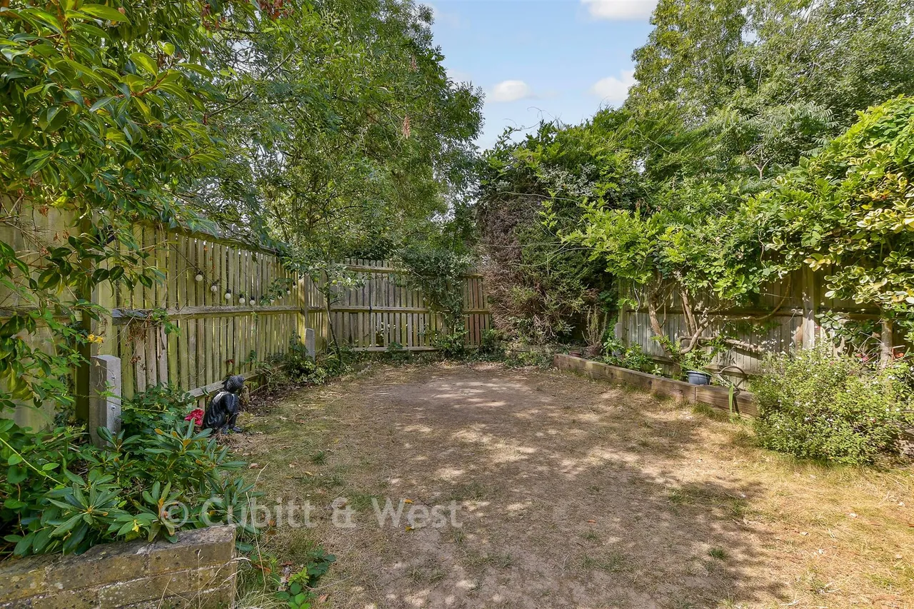 Saxley, Horley, RH6, photo 14