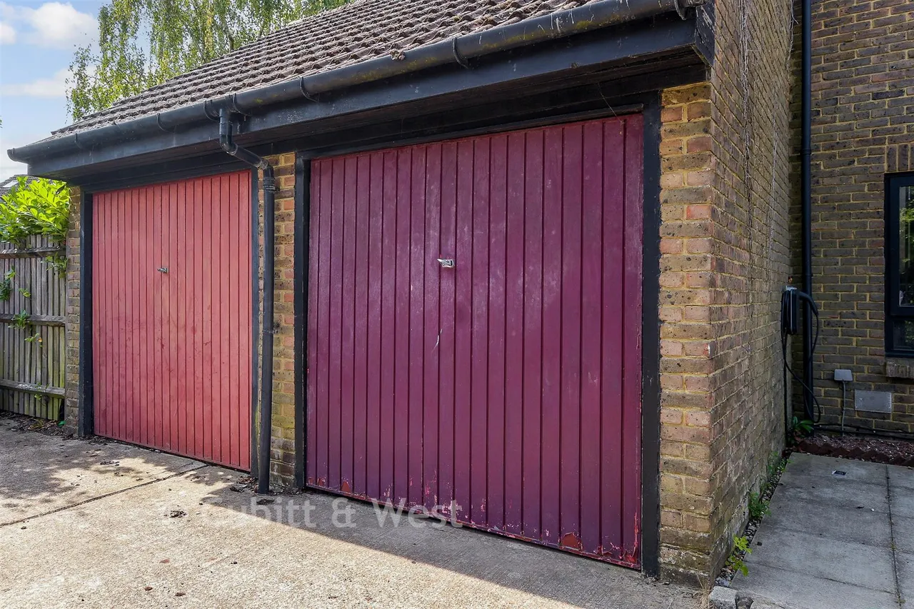 Saxley, Horley, RH6, photo 15