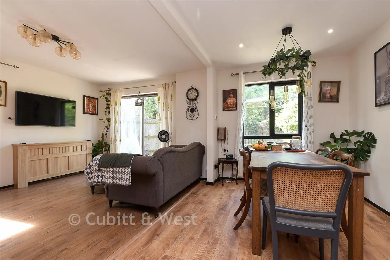 Saxley, Horley, RH6, photo 5