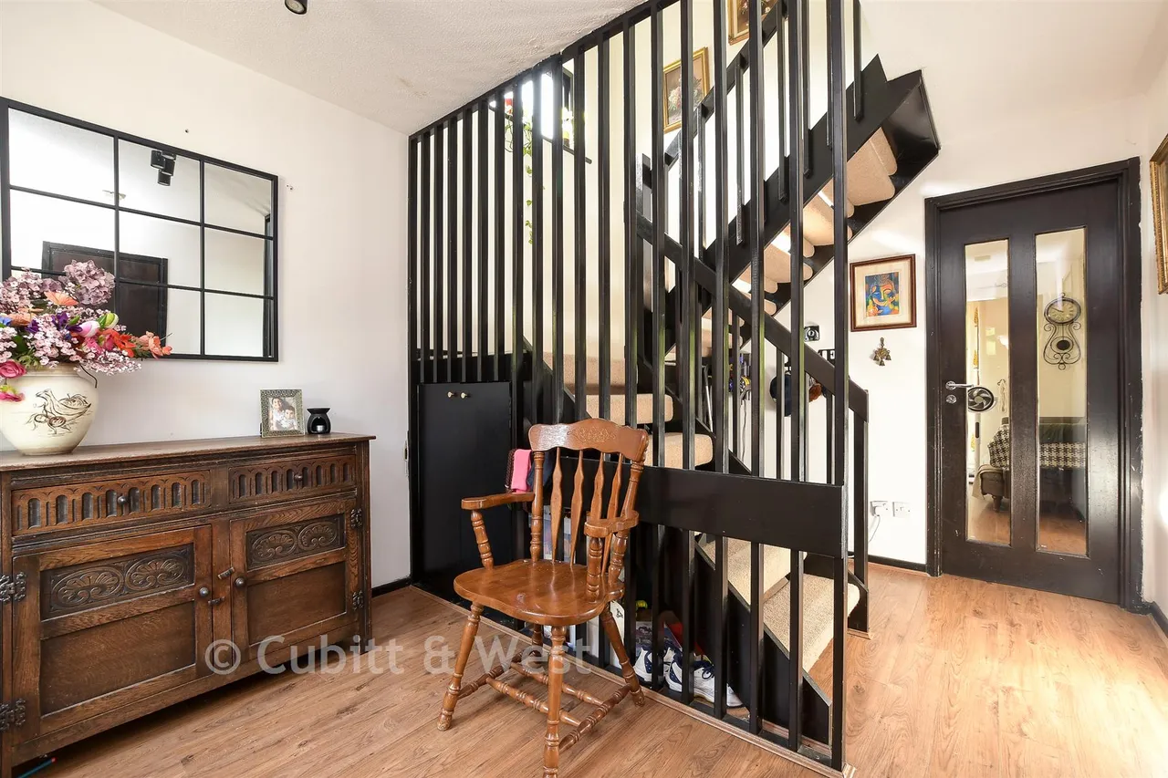 Saxley, Horley, RH6, photo 7