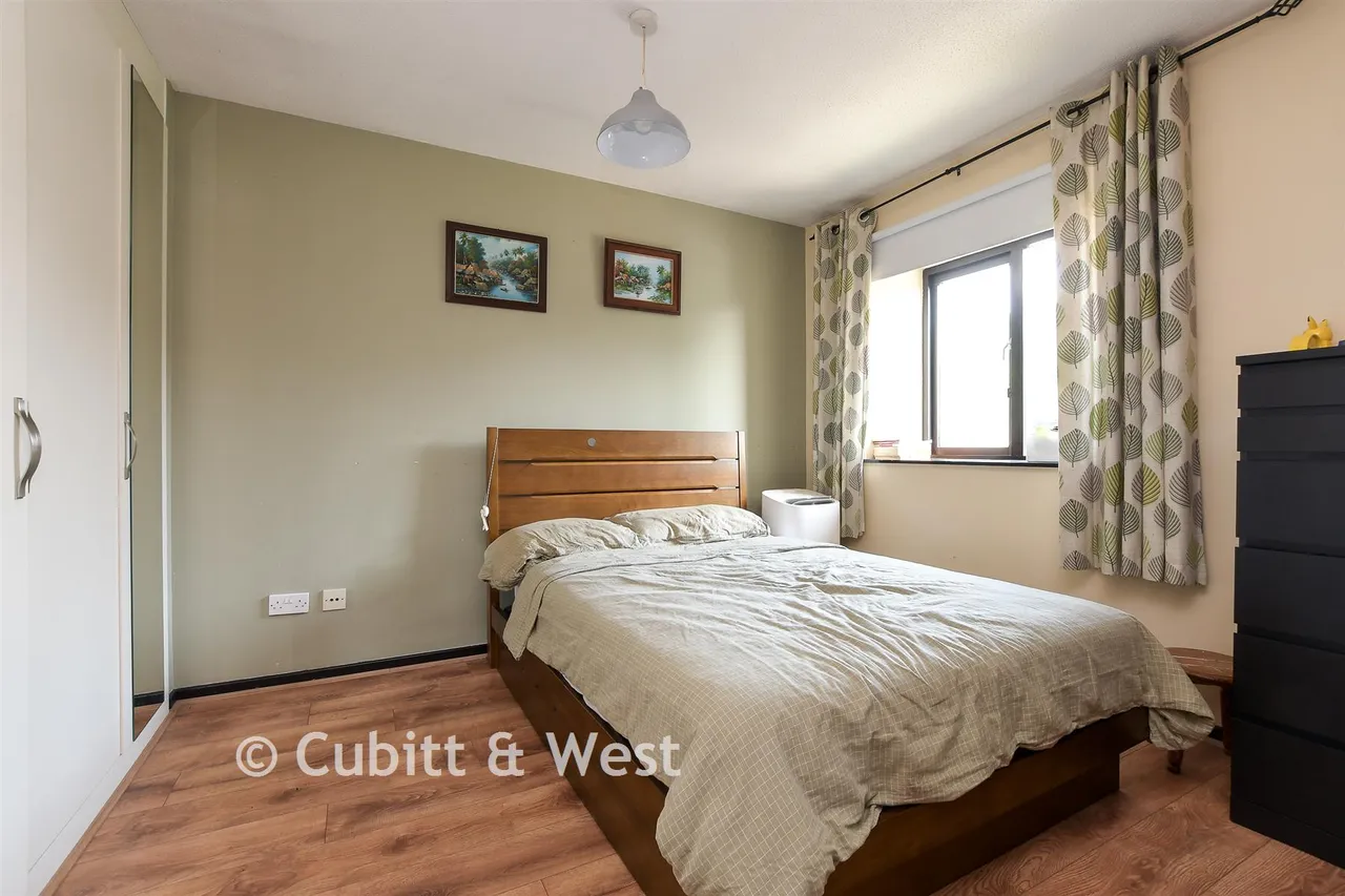 Saxley, Horley, RH6, photo 9