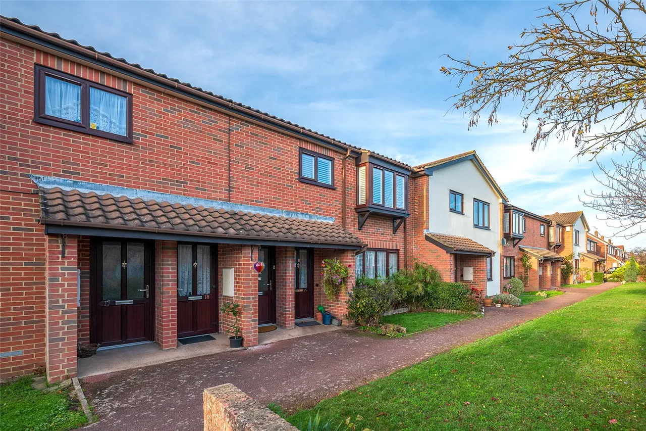 2 bed flat for sale — Runnymede Court, Lunedale Road, DA2