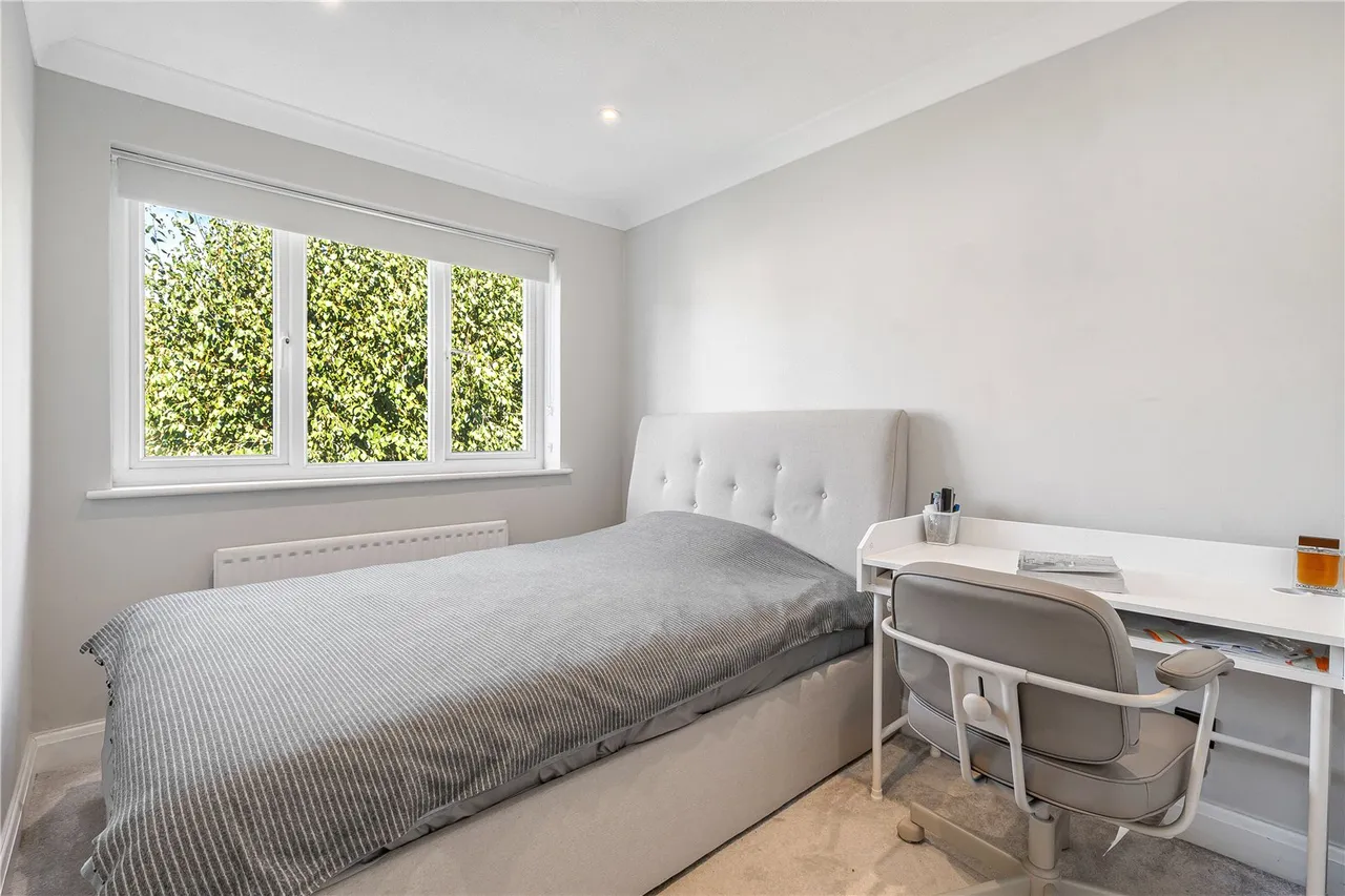 Ravenswood Close, Cobham, KT11, photo 8