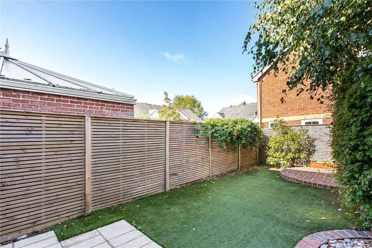 Ravenswood Close, Cobham, KT11, photo 15
