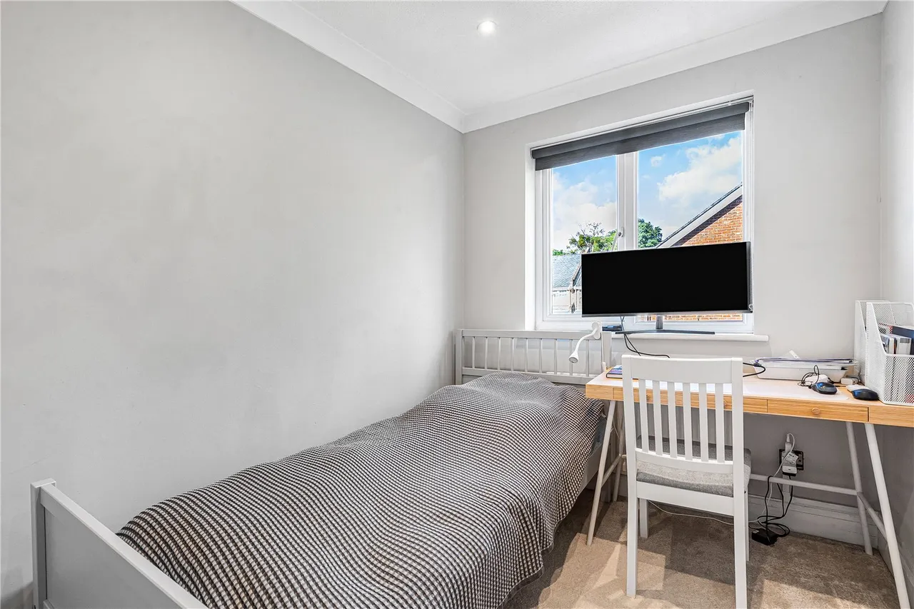 Ravenswood Close, Cobham, KT11, photo 11