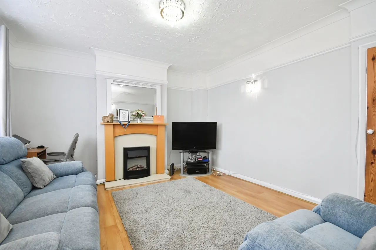 Southend Arterial Road, Hornchurch, photo 6
