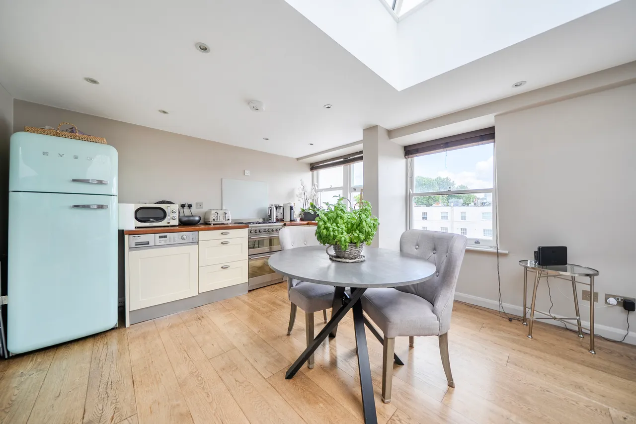 Flat 6, 22 Eaton Square, London, photo 4