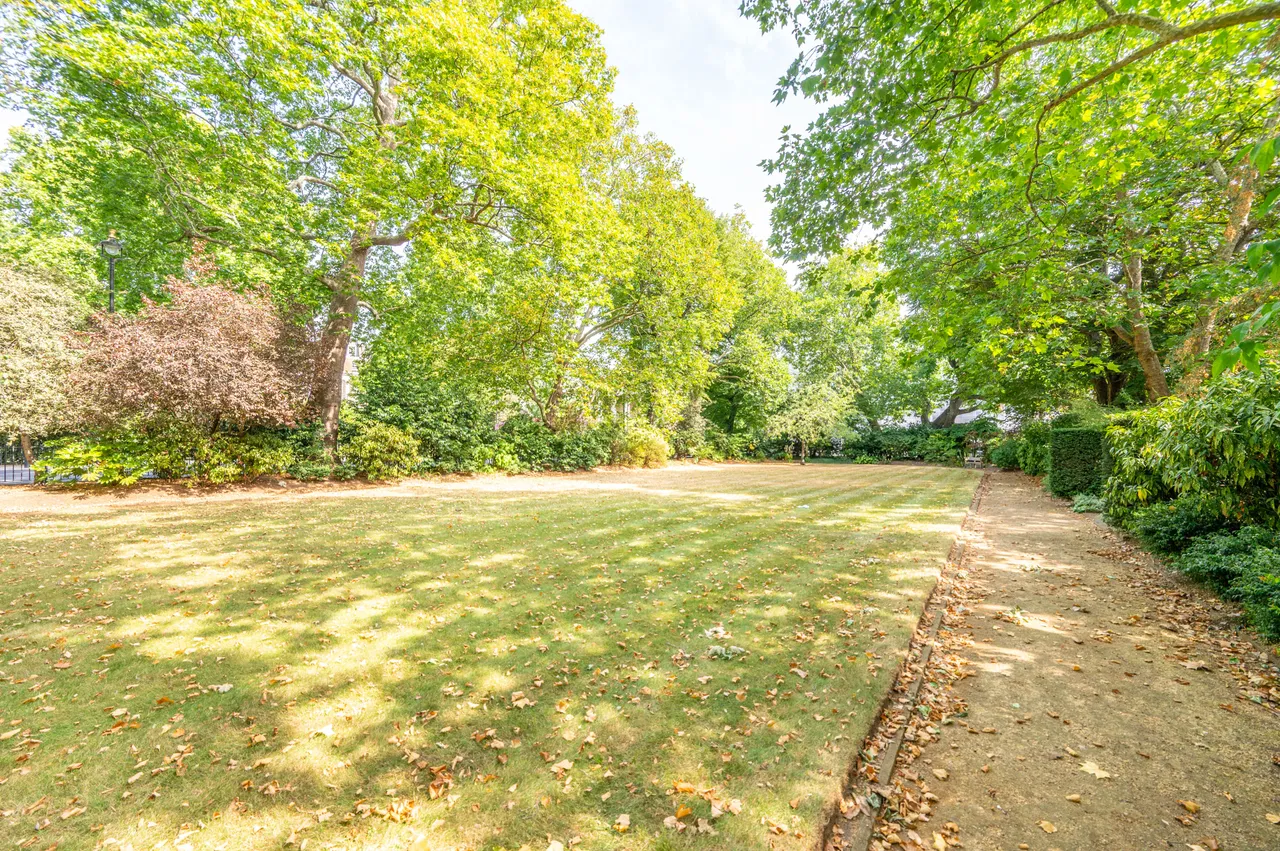Flat 6, 22 Eaton Square, London, photo 10