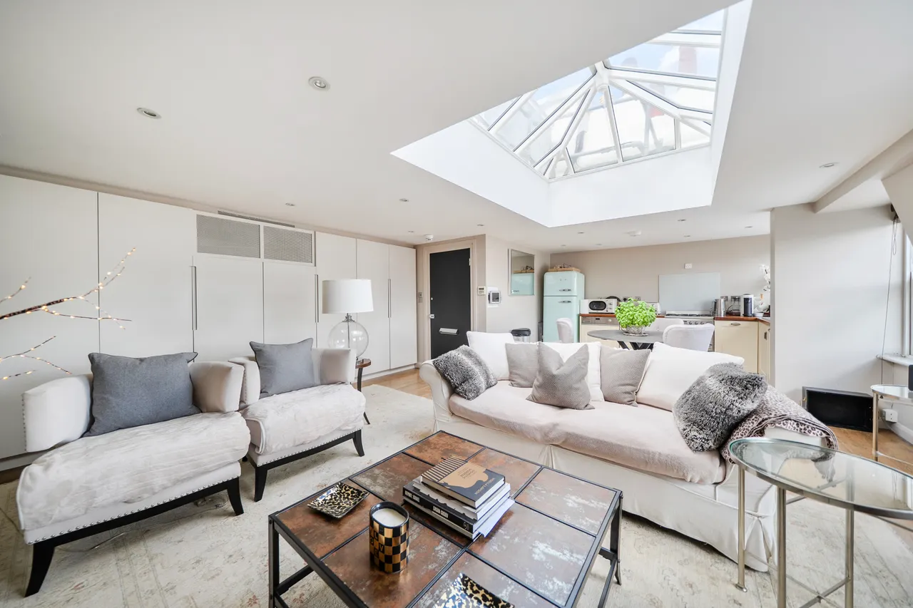 Flat 6, 22 Eaton Square, London, photo 2