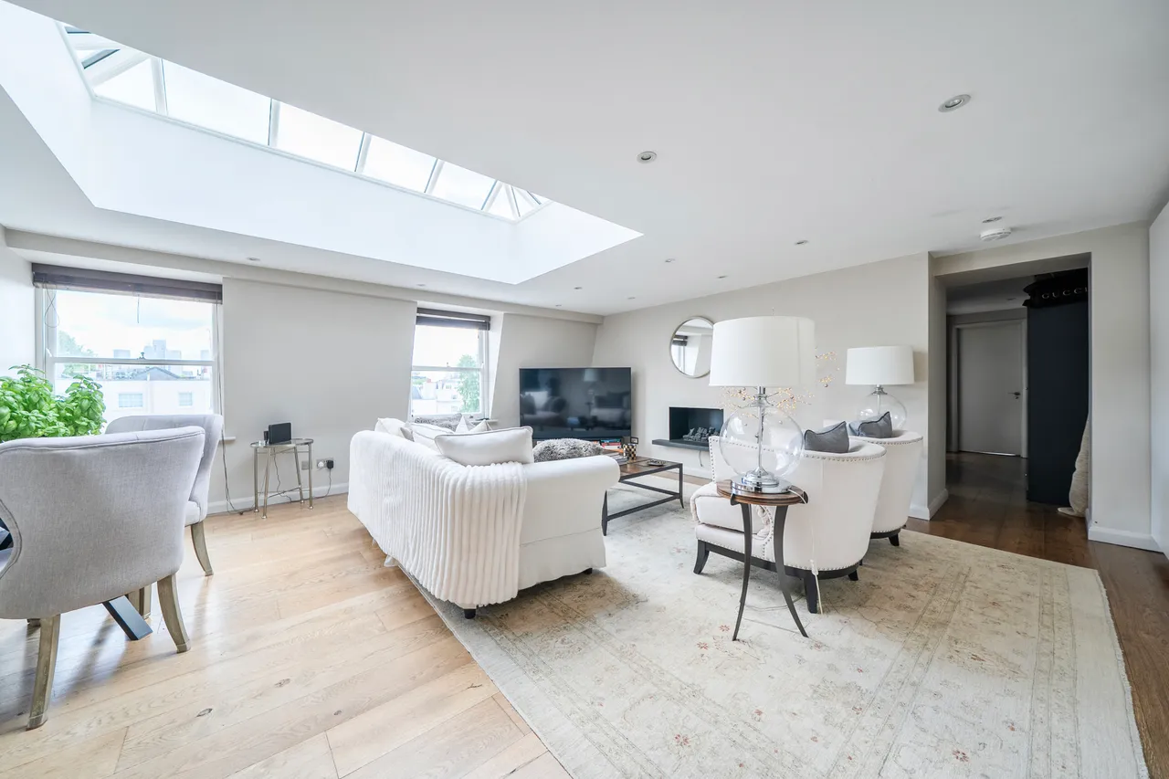 Flat 6, 22 Eaton Square, London, photo 3