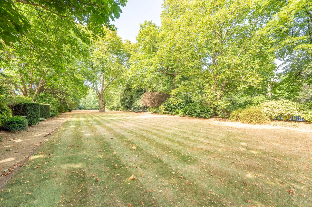 Flat 6, 22 Eaton Square, London, photo 9