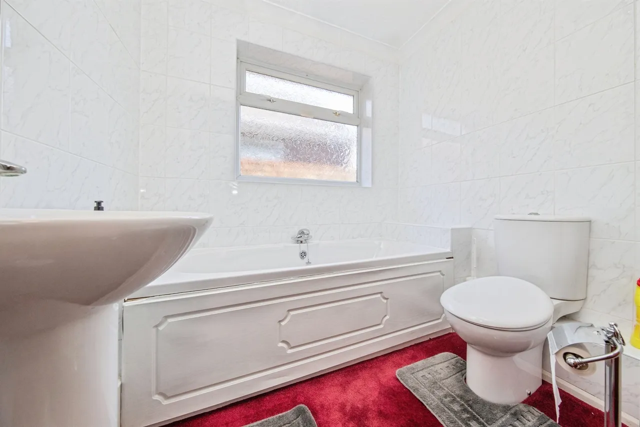 Sherwood Drive, Clacton-On-Sea, photo 11