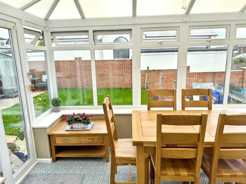 52 Melville Street, Sandown PO36 8LF, photo 8