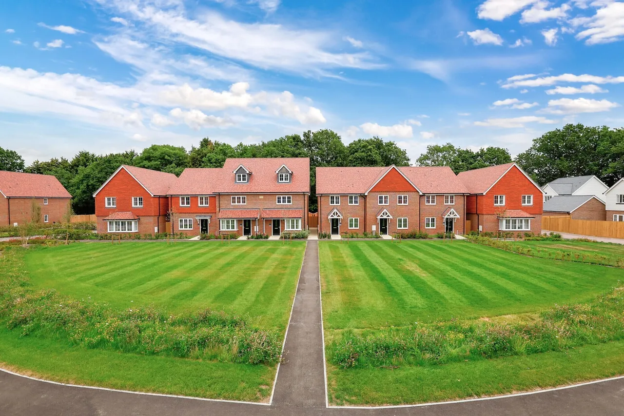 Burstow Grove, Off Haroldslea Drive, RH6, photo 7