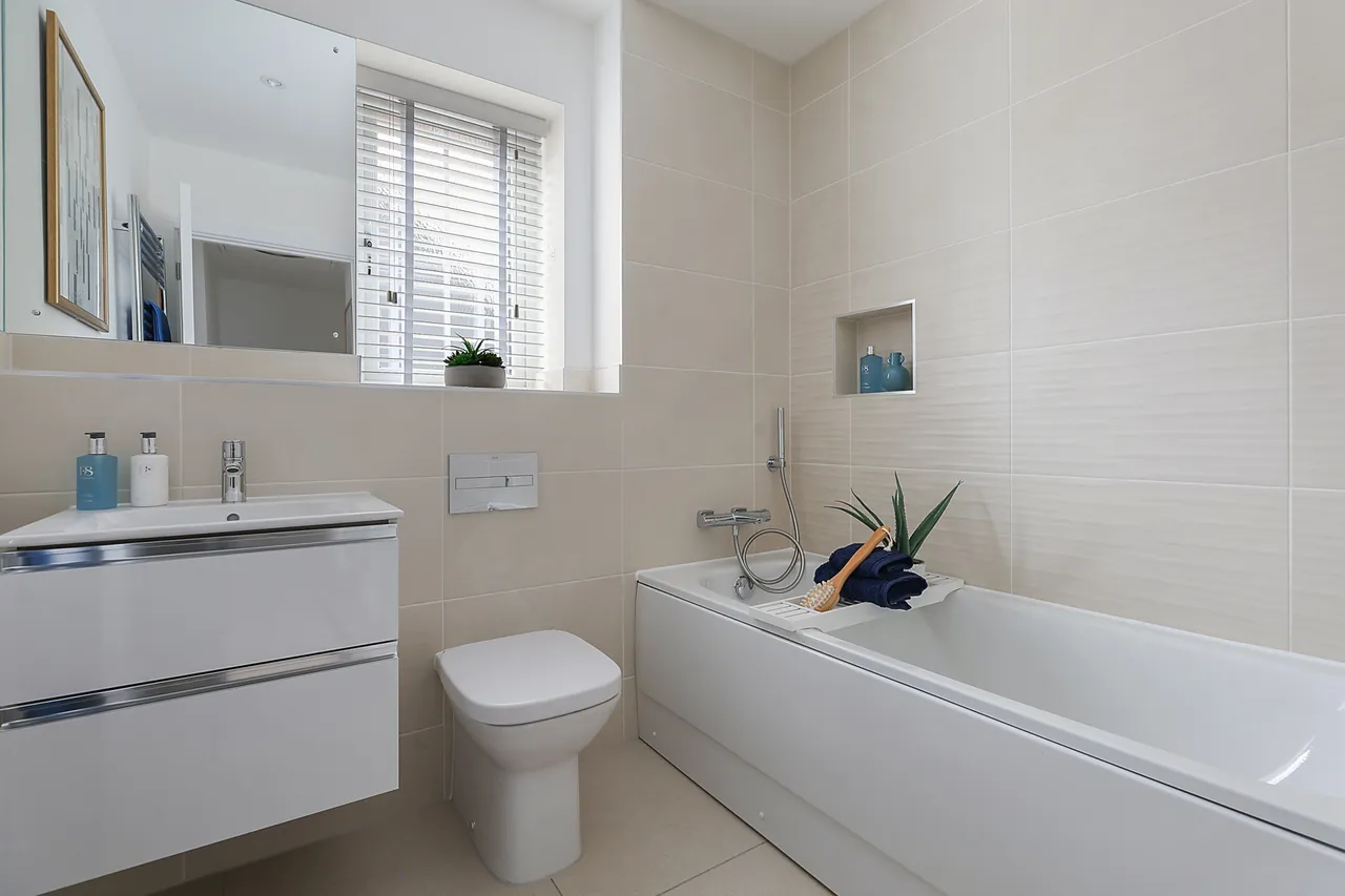 Burstow Grove, Off Haroldslea Drive, RH6, photo 9