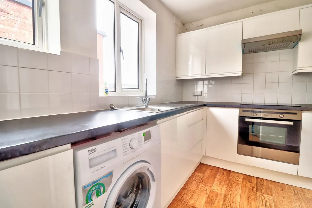 Crendon Street, High Wycombe, HP13, photo 2