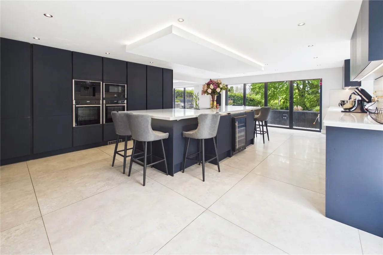 Harewood Drive, Cold Ash, RG18, photo 6