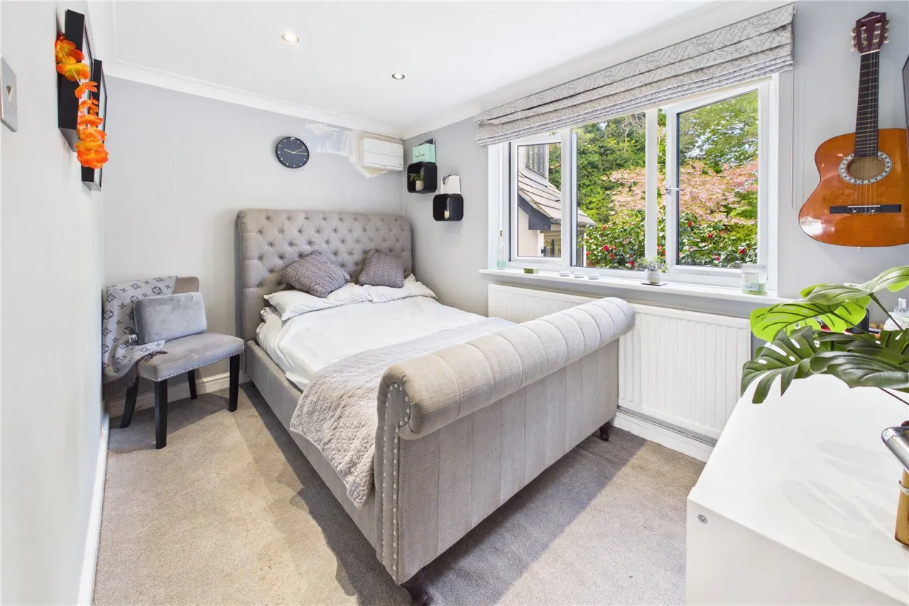 Harewood Drive, Cold Ash, RG18, photo 19