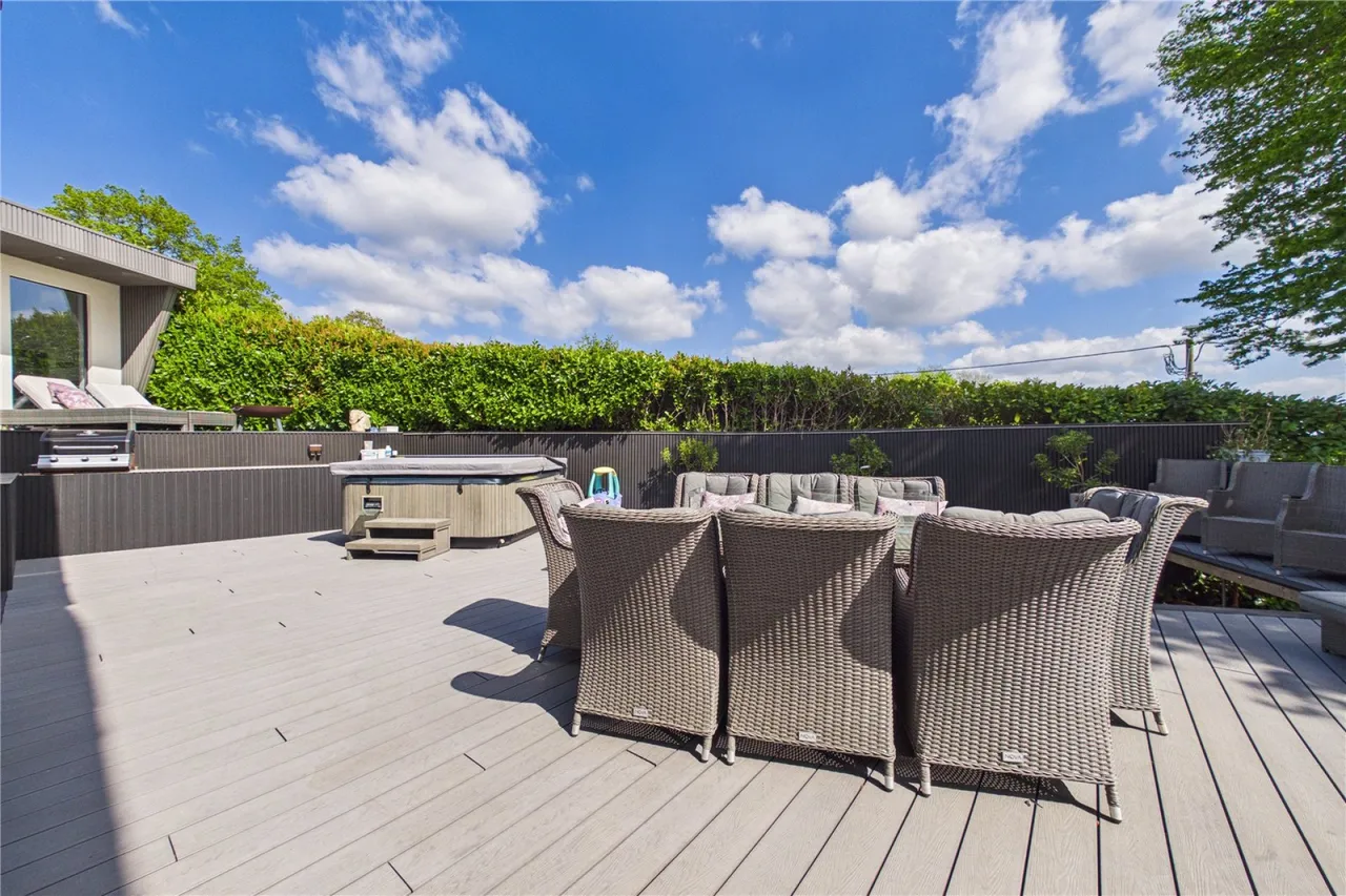 Harewood Drive, Cold Ash, RG18, photo 33