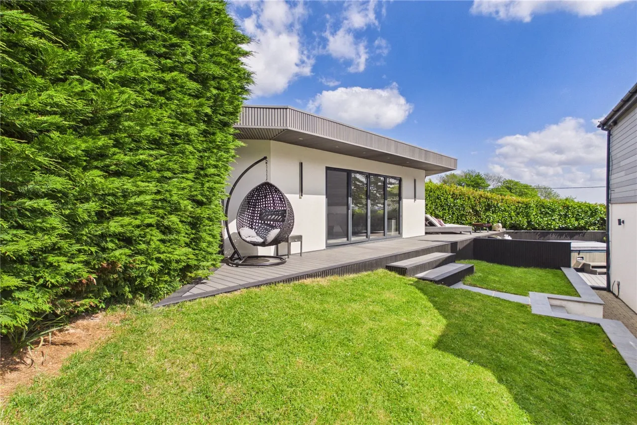 Harewood Drive, Cold Ash, RG18, photo 10