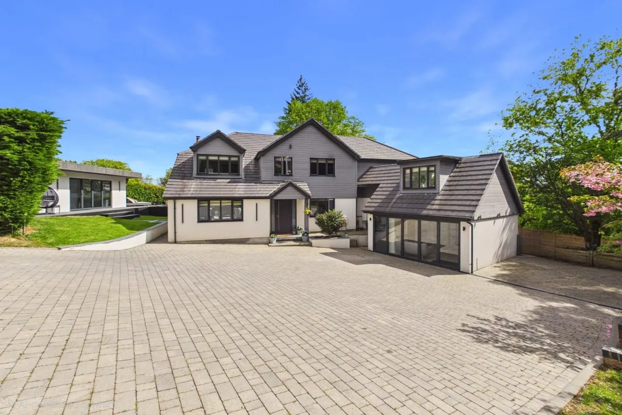 6 bed house for sale, Harewood Drive, Cold Ash, RG18